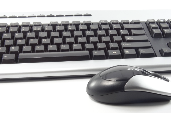 mouse in front of keyboard