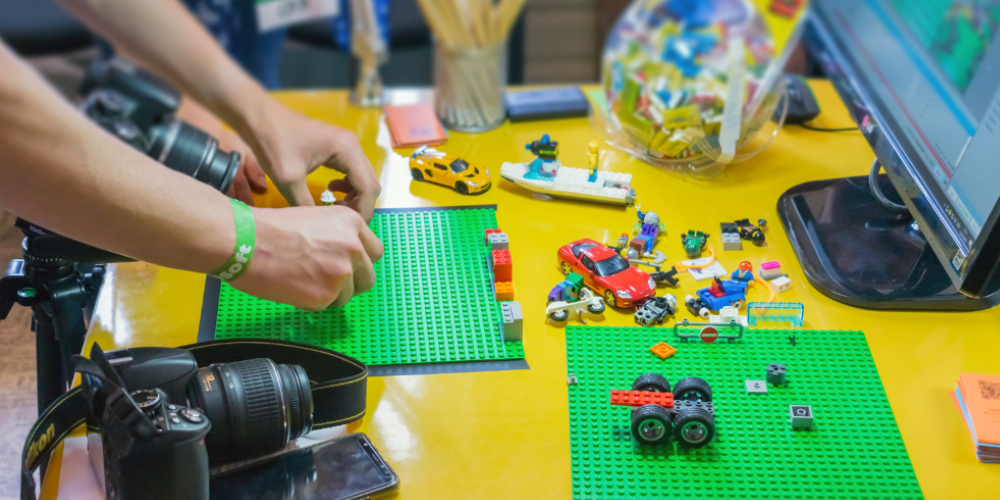 Live Virtual Program: Introduction to LEGO Stop Motion Animation with Lorenzo Volpintesta